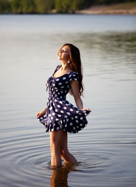 Meisje in water — Stockfoto