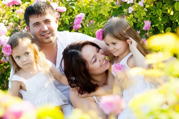 Famiglia in fiori di rosa — Foto Stock