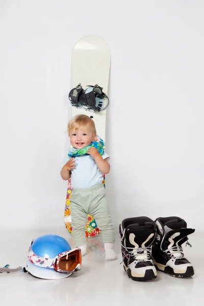 Kind mit Snowboard — Stockfoto
