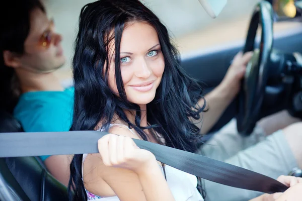 Vrouw en man in de auto — Stockfoto