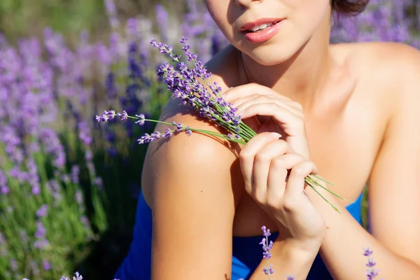 Girl on lavender field — Stock Photo, Image