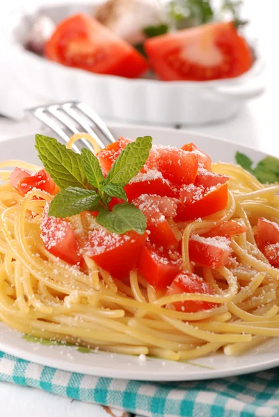 Спагетти с помидорами — стоковое фото