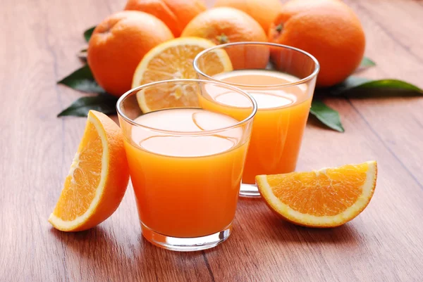 Apelsinjuice i glaset — Stockfoto