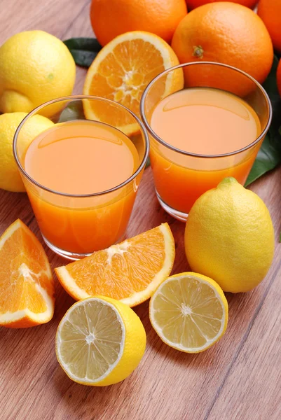 Apelsinjuice i glaset — Stockfoto