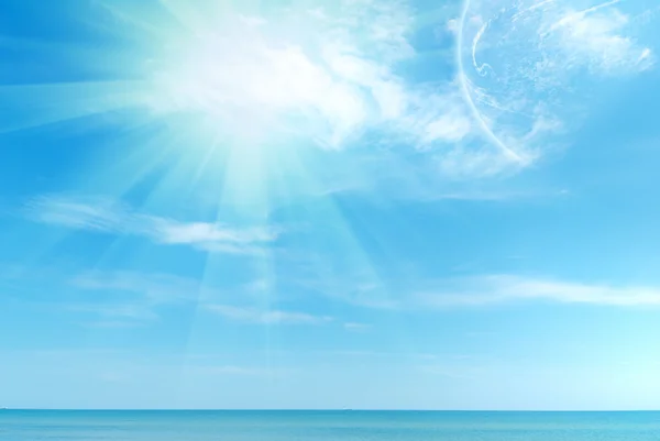Piękne błękitne niebo Karaibów i słońce — Zdjęcie stockowe