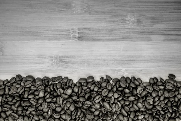 stock image A pile of coffee beans forming a simple stripe frame