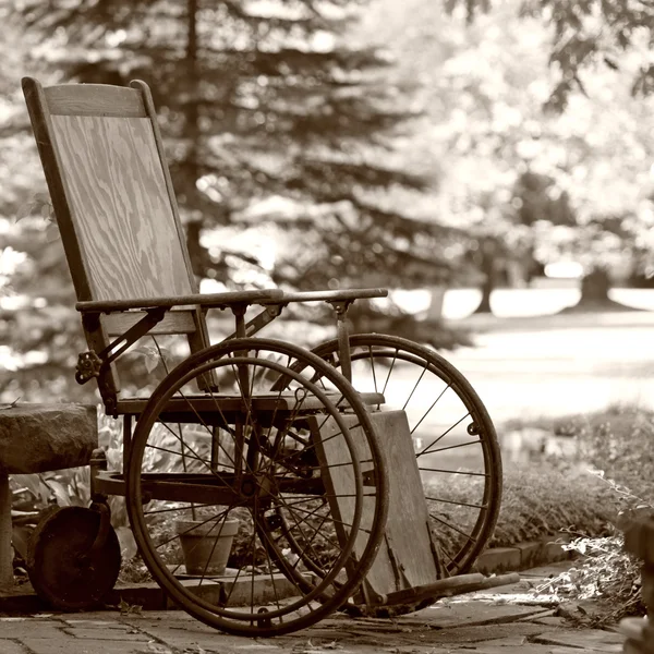 Alter Rollstuhl aus den 1920er Jahren — Stockfoto
