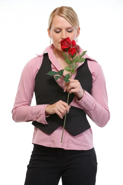 Γυναίκα μυρίζοντας τριαντάφυλλο — Φωτογραφία Αρχείου