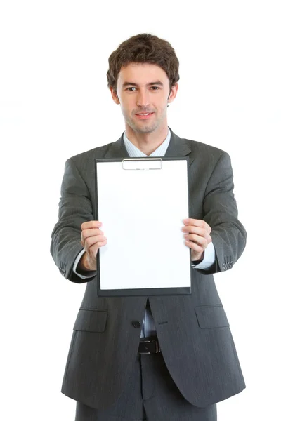Homem de negócios moderno mostrando área de transferência em branco — Fotografia de Stock