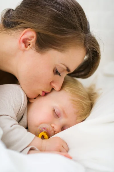 Closeup on mother kissing sleeping baby — Stock Photo, Image