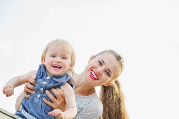 Portrait of smiling mother with kid — Stock Photo, Image