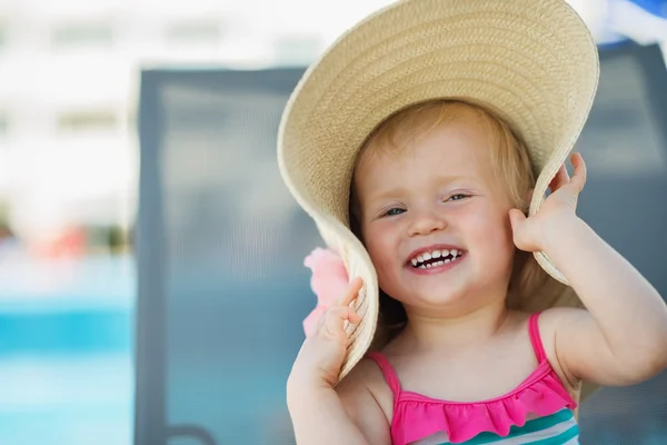 Portrait of laughing baby in beach hat — Stock Photo, Image