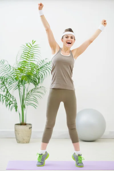 Szczęśliwy zdrowy kobieta co gimnastyka — Zdjęcie stockowe