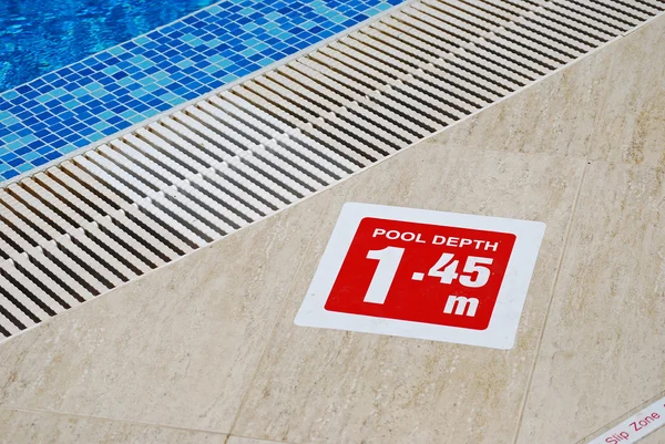 Zwembad diepte teken — Stockfoto