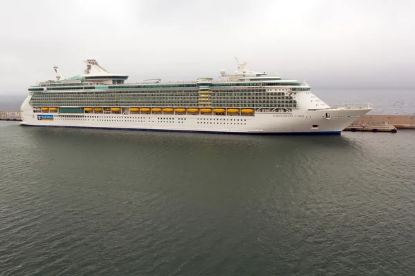 Indipendence denizlerin yerleşik Harbor'da cruise — Stok fotoğraf