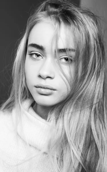 美しい金髪の少女の肖像画 — ストック写真