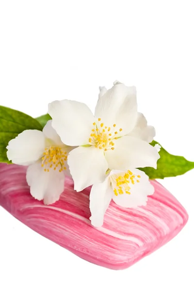 粉红色肥皂与花 — 图库照片