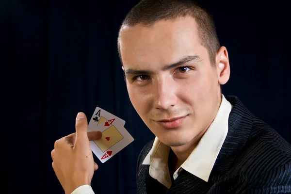 年轻幸运赌徒与卡 — 图库照片