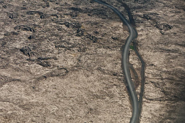 Yukarıdaki ıssız ülkede yol — Stok fotoğraf