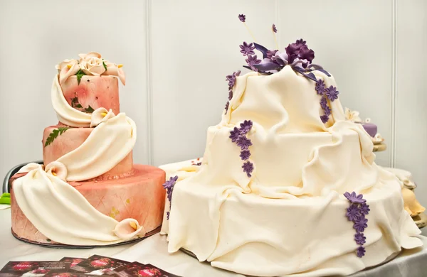 Iki düğün pastaları — Stok fotoğraf
