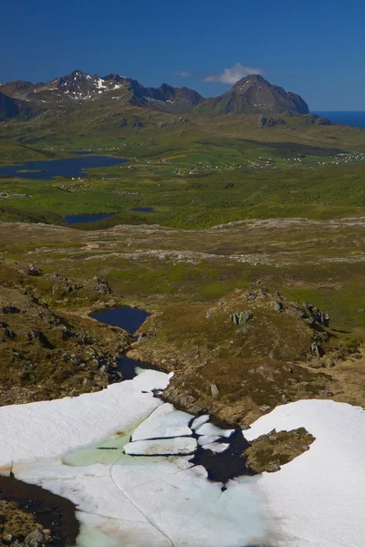 Montanhas nas ilhas Lofoten — Fotografia de Stock