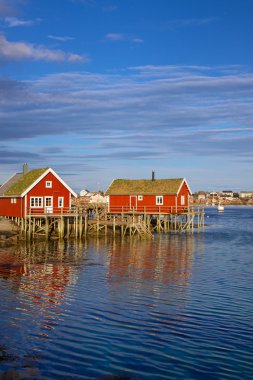 balıkçı kulübeleri lofoten üzerinde