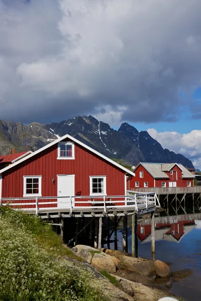 Capanne da pesca rosse su Lofoten — Foto Stock