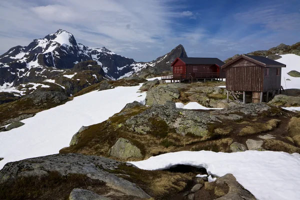 Norveç'te dağ kulübesi — Stok fotoğraf