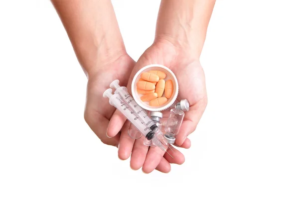 Léky a injekční jehly s rukou — Stock fotografie
