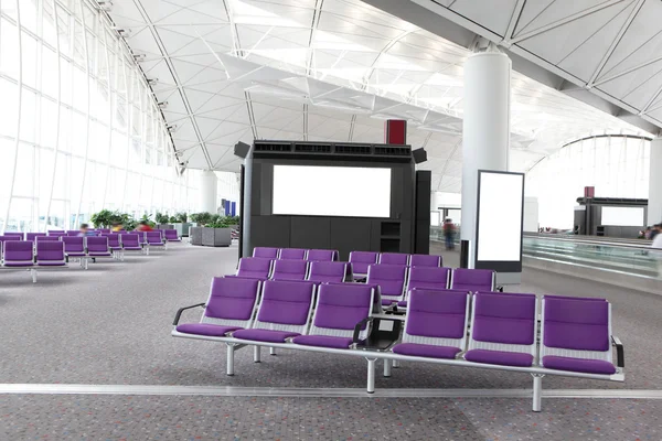 Edifício e portão de embarque do aeroporto internacional — Fotografia de Stock