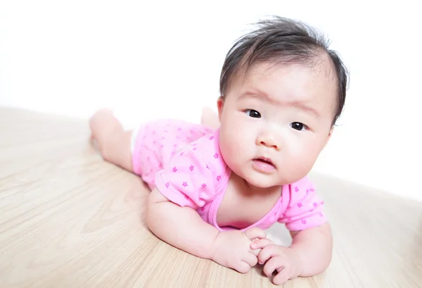 Engraçado bonito menina bebê rosto de perto — Fotografia de Stock