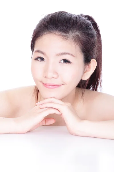 Aziatische meisje glimlach gezicht close-up — Stockfoto