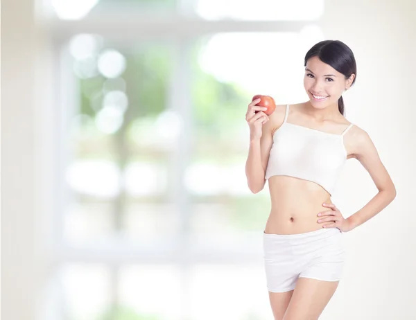 Donna corpo e mano tenendo mela rossa — Foto Stock