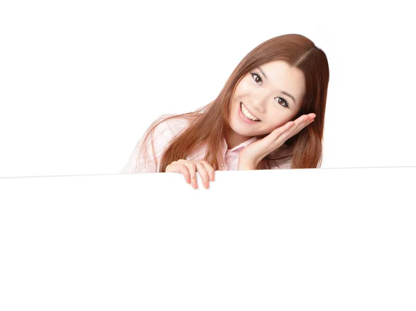 비즈니스 여자 보여주는 미소 빈 광고 판 — 스톡 사진