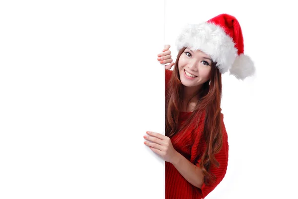 Різдвяна жінка посміхається показуючи рекламний щит — стокове фото