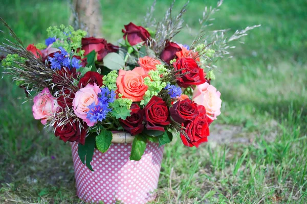 Bunch of flowers with roses — Stock Photo, Image