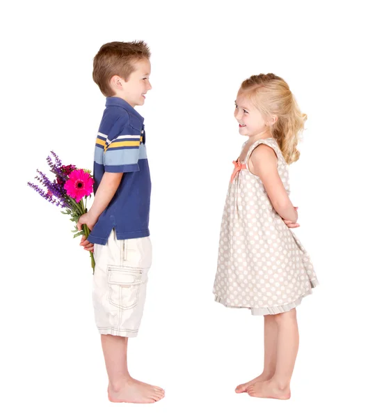 Egy fiú és egy lány virággal — Stock Fotó