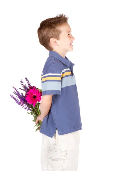 Młody chłopak z kwiatami za jego plecami — Zdjęcie stockowe