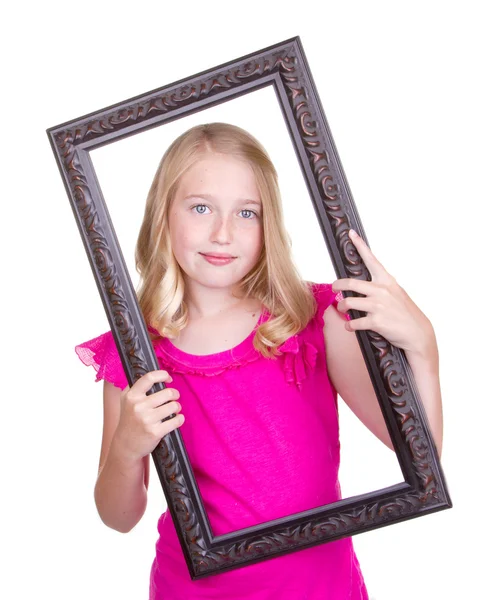 Dívka hospodářství rámeček kolem obličeje — Stock fotografie