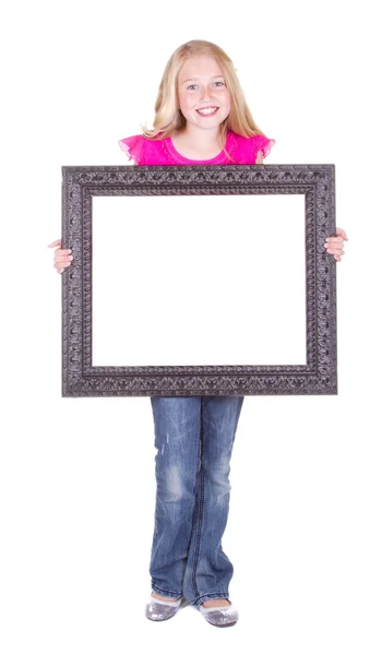 Девушка держит большую пустую рамку — стоковое фото