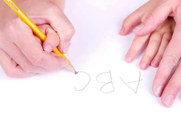 Anne kızı yazma alfabe yardım — Stok fotoğraf