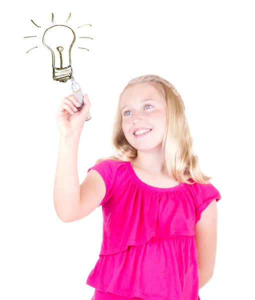Dívka s myšlenkou kreslení žárovka — Stock fotografie
