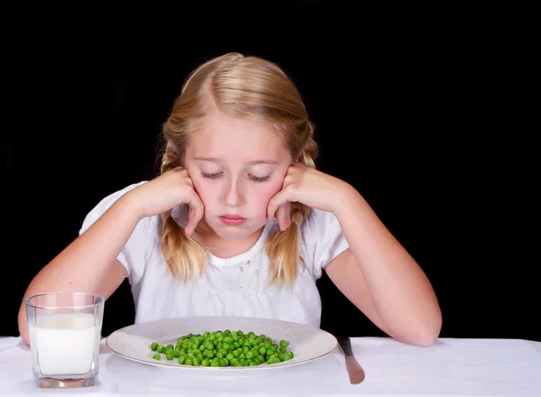 Child or teenager dislikes peas — Stock Photo, Image