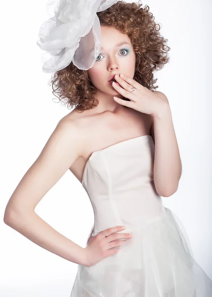 Schöne Braut mit Schleife posiert - Serie von Fotos — Stockfoto