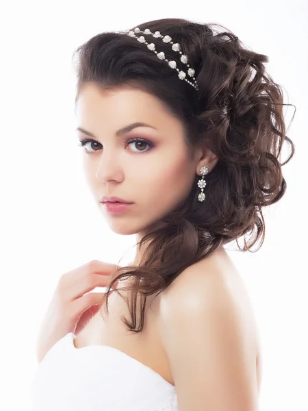 Wedding style - gentle young fiancee. Festive coiffure and makeup — Stock Photo, Image
