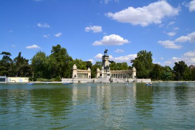 Retiro's Park Lake clipart