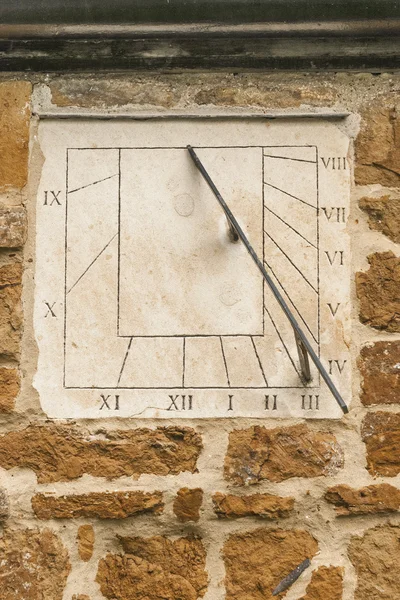 Zegar słoneczny kamień — Zdjęcie stockowe