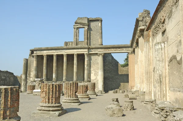 Columns and facade at pompeii — Stock Photo, Image