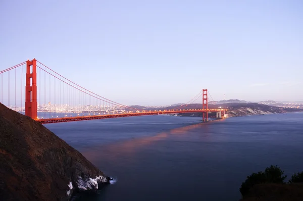 Puente Golden Gate a medida que se acerca el anochecer — Foto de Stock