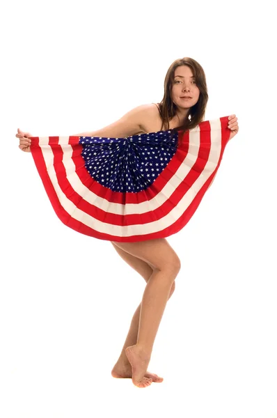 Attraktiva kvinnliga amerikanska patrioten med flagga — Stockfoto